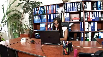 Asya gets iki musluklar ve bir xxx arabi porno içinde ona delikler