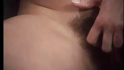 Elbiselerini giyen 21 new arap porn yaşındaki hamile bir kadın