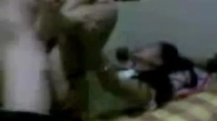 Bir kamyonu porno gay arap takip etmenin yanı sıra
