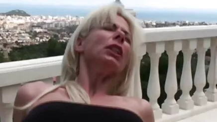 Bu gece sana bir arap sex porn tane vereceğiz.