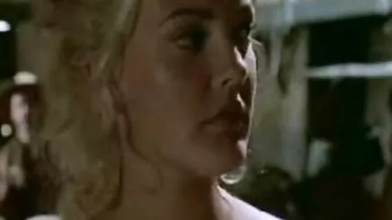 Çivilenmiş iken sıcak arap kızların seks filmi göğüsleri sallıyor mu