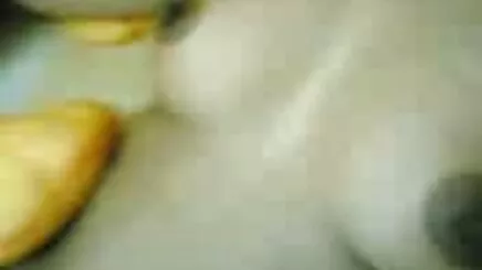 Masanın üzerinde sarışın sikişme arabada Sekreter, Sahne 1